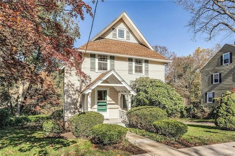 Charming Side Hall Colonial in the very heart of the Pocantico Hills Hamlet. Beautiful property abuts the Rockefeller State Park land. So many old world details throughout this well maintained home. This 3 bedroom, 1 bath home has been freshly painte...