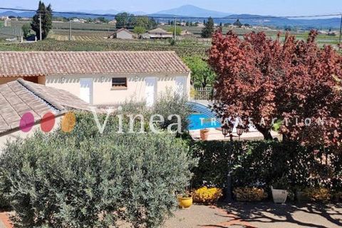 Located at 10 km from the A7 freeway, the property is ideally positioned in a very touristic region. The city of Avignon and its TGV station are about 40 km away. Integrated in the exploitation part, the domain offers three houses with a main house o...