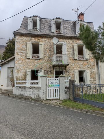 In the town of Portet d'Aspet, 1h30 from Toulouse and 30min from the ski slopes. Come and discover this house of character in the middle of nature. Composed of 3/4 bedrooms, 2 living rooms on the ground floor, ideal second home or first purchase. NO ...