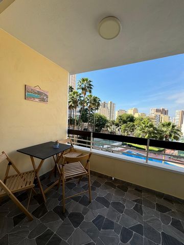 The house is located 300 metres from the Levante beach. Ideal for families and has 3 double bedrooms and 3 bathrooms. The flat has been completely refurbished and has acquired a modern look. The spacious and bright living room is connected to the ope...