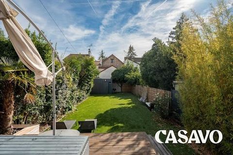 Casavo vous propose à la vente cette maison de 8 pièces de 250.0 m² localisé à Enghien-les-Bains. Maison à caractère atypique alliant harmonieusement le moderne et l'ancien. Elle se compose d'une vaste entrée de style moderne avec une lumière zénitha...