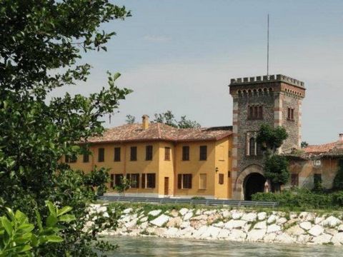 In collaboration with Empire snc, offers for sale a river island just 45 minutes from Milan. with 13 hectares of woodland and a real estate of about 4,000 square meters, to be used as accommodation, consisting of a luxury villa, a restaurant, an hote...