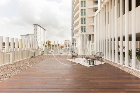 Exclusive homes and penthouses in the most avant-garde and emblematic development in Valencia. Living in the sky of the City of Light will be possible through these spectacular homes. Art and design by Ricardo Bofill for these Towers, where the most ...