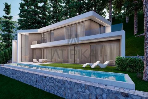 Spectacular house under construction for sale in Cabrils, integrated into nature and respecting the environment, with breathtaking sea views and just 25 km from Barcelona. The distribution of the house is designed to create spacious and very bright s...