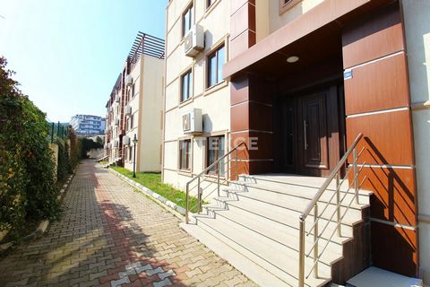 Appartement met 2 Slaapkamers en Zeezicht te Koop in een Complex in Bursa, Mudanya Appartement te koop is gelegen in de wijk Halitpaşa, waar u natuurlijke schoonheden kunt zien en een vredig en rustig leven kunt leiden. Het ligt dicht bij de jachthav...