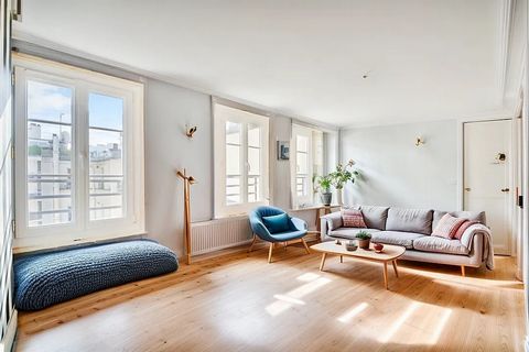 Perfectly located between the Saint-Georges and Pigalle metro stations, in a dynamic and sought-after street, In a healthy condominium whose common areas have just been renovated, BR Immobilier presents this 32.44m2 carrez apartment TO RENOVATE, loca...