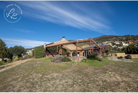 Restaurant for sale in a magnificent masia in Palau Savardera with panoramic views of the Gulf of Roses and the mountains of Canigó. Do you dream of having your own business in an idyllic setting? This restaurant for sale in a Catalan masia in Palau ...