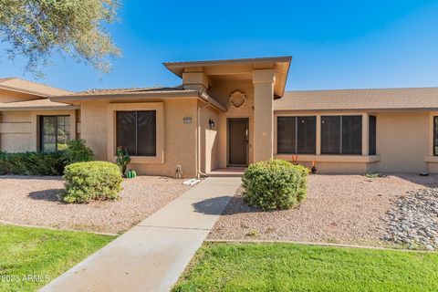 Just remodoled the primary bedroom! All new paint throughout the home. Come see this beautiful home in the heart of Sun City West the premier adult community. Turn key easy maintenance located near shopping, entertainment, rec centers, and golf cours...