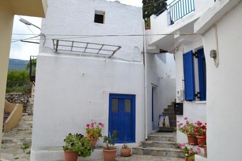 In dem kleinen Dorf Latsida, Agios Nikolaos, Kreta, erwartet Sie dieses Haus mit 2 Schlafzimmern und einem Gästeapartment mit 1 Schlafzimmer. Latsida liegt ganz in der Nähe der kleinen Stadt Neapolis auf Kreta, wo es viele Geschäfte, Supermärkte, Ban...