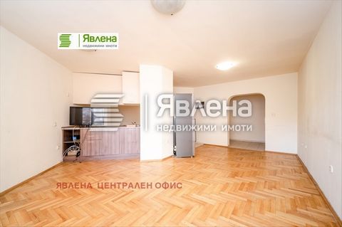 Yavlena presents for sale a large two-bedroom apartment in a maintained building of the construction company 'Nikmi' with excellently maintained common areas and security since 2004. The apartment has a built-up area of 109 sq.m, located on a high fi...