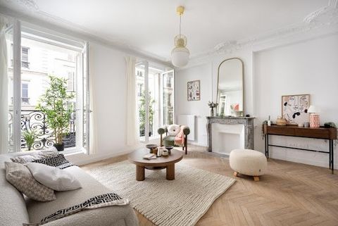 In the heart of the sought-after 10th arrondissement, the Le Xème residence leaves no one indifferent. We invite you to discover this unique living space in exclusivity. The Le Xème residence is steeped in history. This unique building combines the h...