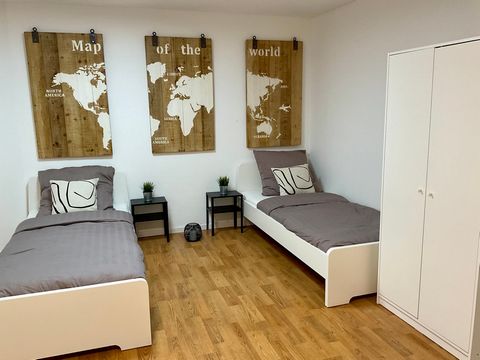 Business apartment / fitter's apartment for up to 3 people. Minimum rental period of 6 months. The accommodation has a double room and a single room. The rooms are fully furnished with single bed, wardrobe, bedside cabinet, table and chairs. The kitc...