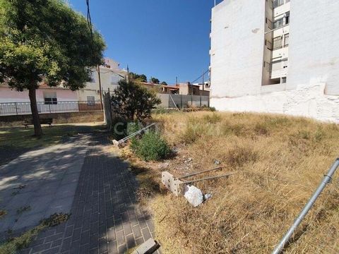 Vous cherchez à acheter un terrain urbain à Elda ? Excellente opportunité d'acquérir en propriété ce terrain urbain d'une superficie de 398,2 m² situé dans la ville d'Elda, province d'Alicante. Il dispose de bons accès et est bien communiqué. Elda es...