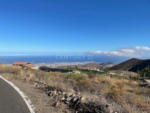 Te koop RUSTIEKE AGRARISCHE grond, gelegen op de site genaamd LOMO DE ALEJO Municipal District van Granadilla de Abona. Het heeft een oppervlakte van 21.488 m2 en een spectaculair uitzicht. Er zijn verschillende compatibele toepassingen vastgesteld, ...