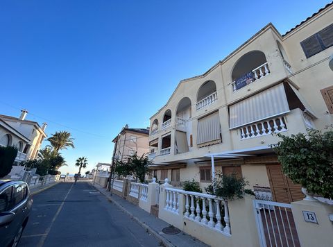 Discover an unparalleled investment opportunity in Santa Pola. This charming 2-bedroom apartment with 1 bathroom, living room, independent kitchen, and gallery, featuring a balcony with breathtaking sea views, is for sale at just 104,000. With a prim...
