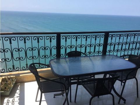 For sale of a 2-bedroom apartment in a beachfront building located in the Rodadero – South sector in the city of Santa Marta, a few steps from Mundo Marino, restaurants, Arrecifes Shopping Center, continuous public transport. Apartment features: Livi...