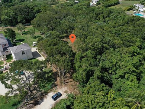 Located in Crick Hill. A gem of a lot located on a West facing ridge on the edge of a gully. Mature trees and sea views are the main attraction. Crick Hill is minutes from the many amenities in Holetown, beaches and restaurants. A rare find on the We...