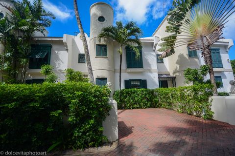 Located in St. Peter. This townhouse has been renovated to the highest standard it is an elegant and luxurious 3 bedroom, 3 bathroom townhouse situated in landscaped tropical gardens located at Mullins Bay, just across the road from the world famous ...