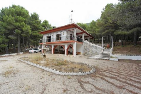 We are proud to offer for sale this lovely large property in the national park forest, between Elda/Petrer and Castella. This is an opportunity to own a piece of history and to never have a neighbour, to feel you are in the middle of nowhere but only...
