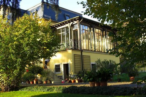 En una de las mejores zonas residenciales de Radebeul le espera un cómodo apartamento de vacaciones para 2-4 personas en una villa de estilo Art Nouveau.