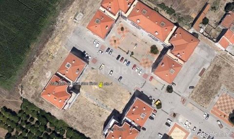 Land with approved project for building on the main street of Alpiarça. Lot nº 4, land for urban construction (for the construction of a 4-storey building above the threshold level, for housing, with 12 apartments, with typologies T2 and T3), with al...