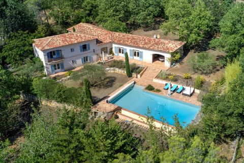 A Haven of Tranquility: This beautiful traditional villa, surrounded by forests built in 1995, boasts nearly 300 m2 of living space. Nestled within an immaculately landscaped 8,500 m2 plot, it is conveniently located near Fayence. The residence welco...