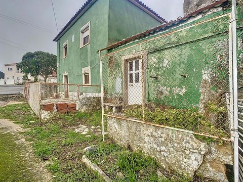 Small house to be remodelled, between the beach and the countryside, in an area with good access, transport and local shops. Located in Vila Verde, in the municipality of Sintra, this small villa is ready to be remodelled to your liking, either for p...