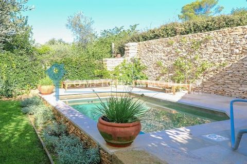 Outskirts of Uzès: Very pretty house of character P6 with garden and swimming pool. Ground floor: garage, cellar, entrance with reception room, office/bedroom, toilet, bathroom with shower and toilet. 1st floor: recent fitted kitchen, dining room ope...