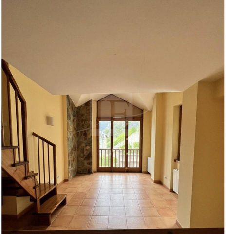 Floor 4th, duplex total surface area 60 m², usable floor area 55 m², double bedrooms: 2, 2 bathrooms, age ebetween 10 and 20 years, built-in wardrobes, lift, balcony, heating (gasoil), ext. woodwork (wood), kitchen, dining room, state of repair: in g...