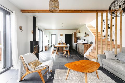 Nestled in the heart of the town of Saint Christophe, this eco-friendly house from 2012 has been designed with a wooden frame that combines natural charm and durability. Spread over two levels, this contemporary non-semi-detached construction extends...