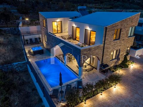 This luxurious villa in Čisla, with a surface area of 300m2, offers an incredible blend of comfort and elegance. With four spacious bedrooms and one bathroom, this villa provides a perfect retreat for relaxation and enjoyment in nature. Featuring a f...