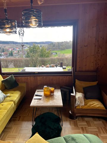 Wooden house with wood-burning stove . Back to the wasteland . Absolute peace and no WLan . Would be possible, as telephone connection available . Here it is about a retreat from the stressful everyday life . Shops within 15 minutes . Outdoor swimmin...