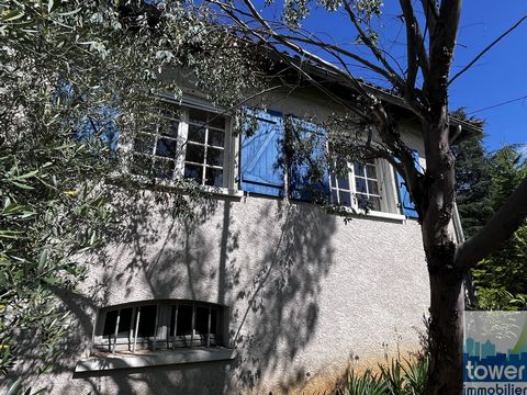 Mario DE AMARO from the TOWER IMMOBILIER agency available on ... and ... offers: In its wooded park of 3861 m2 come and discover this single-storey house of 145m2 composed of 4 bedrooms between 14 m2 and 16 m2, a large living / dining room of 37 m2, ...