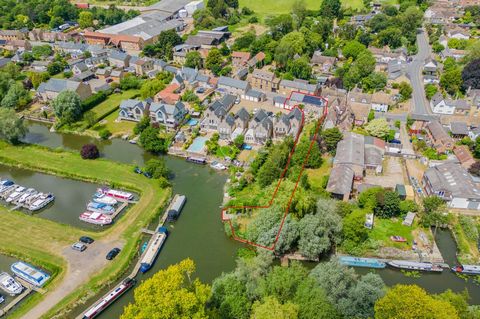 Nestled on the banks of the River Great Ouse, this substantial waterside home boasts immaculate interiors bathed in natural light and rests on an expansive quarter-acre plot. Stepping inside, you'll be greeted by a spacious hall adorned with elegant ...