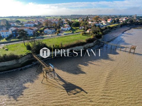 Discover this family property of approximately 170 m², located on the seafront on a spacious plot of land of more than 2000 m². This house is a true haven of peace for those looking to combine family comfort and a love of the sea. The exterior offers...