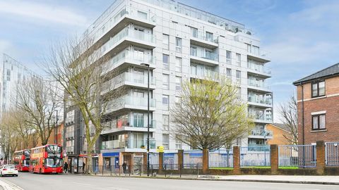 This substantial three-bedroom duplex apartment is the desirable development of Theatro Tower, Creek Road, Deptford SE8. The apartment is modern and neutrally decorated throughout. The accommodation comprises a large open-plan kitchen and dining room...