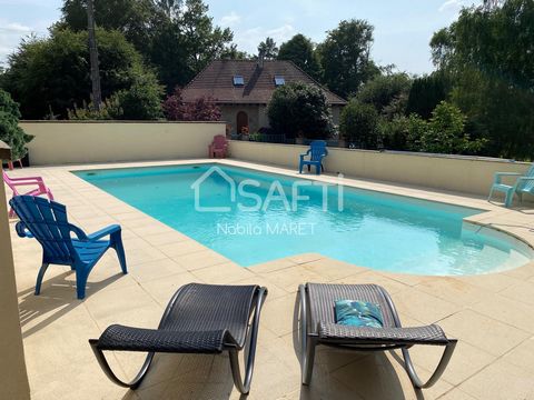 On a plot of 1300 m², this house has a beautiful outdoor space. With its terrace, you can enjoy the sunny days and organize friendly moments with family or friends. In addition, parking is also available to make your daily life easier. With a living ...