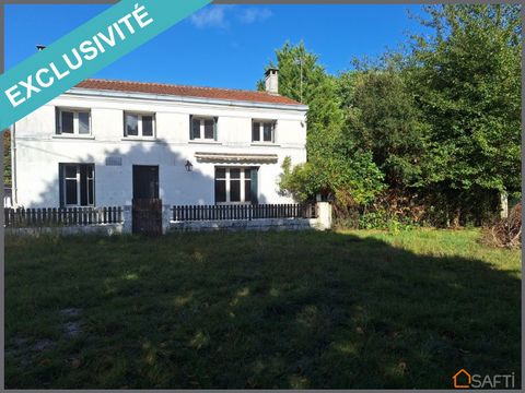 Charentaise house 163m² with large garden fôret of 2892 m² Quiet, spacious and bright house Charentaise family house, between Saintes and Rochefort located in the town of Saint Porchaire, 5 minutes from the center of Saint Porchaire and 8 minutes fro...