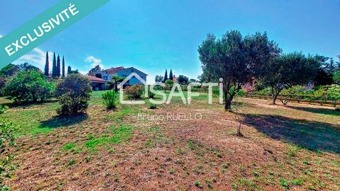 In Montesquieu-des-Albères (66740), 20 minutes from the Spanish border and the Catalan beaches, in a very residential environment, I invite you to discover this architect-designed villa set in flat grounds of over 3,500 m². You'll be greeted by a hal...
