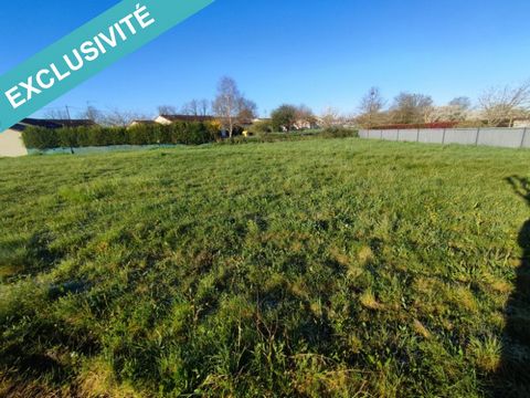 Welcome to the charming village of Queaux (86150), where you'll discover an exceptional piece of land, ideally nestled in a cul-de-sac within a residential development. This 1320 m² building plot offers you a blank canvas to fulfill your dream of con...