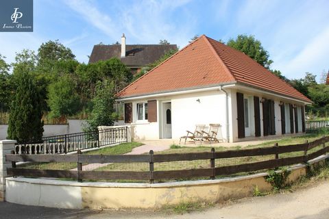 FOR SALE in Chenôve (Dijon South - Divia network). In absolute calm, close to the Old Village at the foot of the plateau, very pleasant house type 5, completely renovated. Very nice living room of 35 m2, a kitchen with fully furnished dining area, a ...