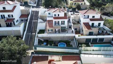 Detached house T4 Transformed into T3 in Quinta da Mata. With an extraordinary view and sun exposure, inserted in a plot of 450 meters, the villa has 3 floors that are distributed as follows: Floor 1: - 2 bedrooms with wardrobes, one of them having a...