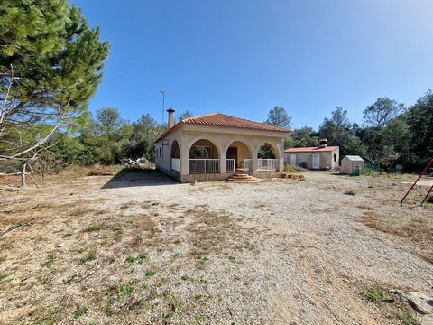 Discover this magnificent opportunity in the exclusive area of La Llacuna in Villalonga! We present this charming house, yet to be finished inside, which promises to become the home of your dreams. With 3 spacious bedrooms and a kitchen open to the l...