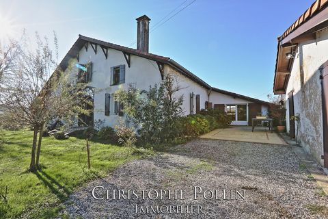 Located in the town of St Lon les Mines in a natural setting with no nuisance, I exclusively present this magnificent, completely renovated farmhouse. On a plot of 5000 m2, the main house will offer you a living space of 330 m2 with the possibility o...