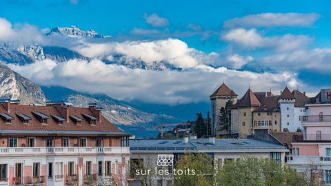 The agency on the rooftops offers you an exclusive 'Le vintage'. In the heart of Annecy city center, type 4 of 117.5m2 carrez nestled on the 6th floor of a condominium with elevator. The spacious entrance hall with plenty of storage gives access to t...