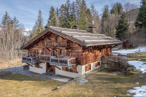 Megève-Demi-Quartier. The Allard Cooke agency offers you an exclusive chalet in the middle of nature with a superb view of the Aravis mountain range and the spectacular Pointe-Percée. The flat land surrounded by woods and forest with an area of 2,856...
