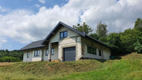 Nicely located on a hill with a beautiful view of the pastures and the San Valley for sale – a new one-storey house in a closed shell state – to be finished by the future owner. An ideal area for relaxation, quiet and peaceful, close to the San River...