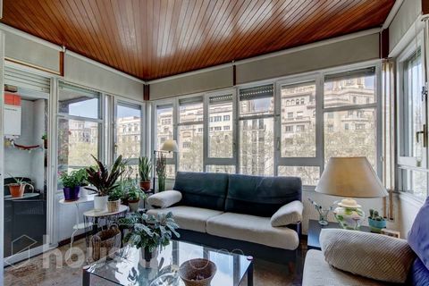 Housfy sells charming apartment in Eixample Apartment for sale in Sant Antoni, Barcelona, a space to enjoy in your day to day. Built in 1980. Property details: - Wonderful apartment of 115 m2 (The square meters are verified with the General Directora...