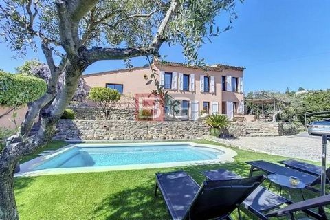 EXCLUSIVE VILLA: PROVENCAL MAS SEA VIEW IN GOLFE JUAN Let yourself be charmed by this authentic Provençal farmhouse dating from 1886 located on the quiet hill of Golfe Juan: a real find with its sea view, its recent and harmonious renovation, its lat...