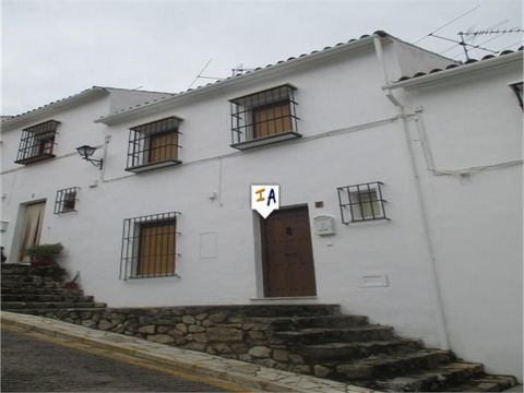 This 3 bedroom, 2 bathroom quality townhouse with outside space is situated in picturesque Zuheros, in the province of Cordoba, located within the Subbeticas National Park on the side of one of its mountains, this allows you to have spectacular views...